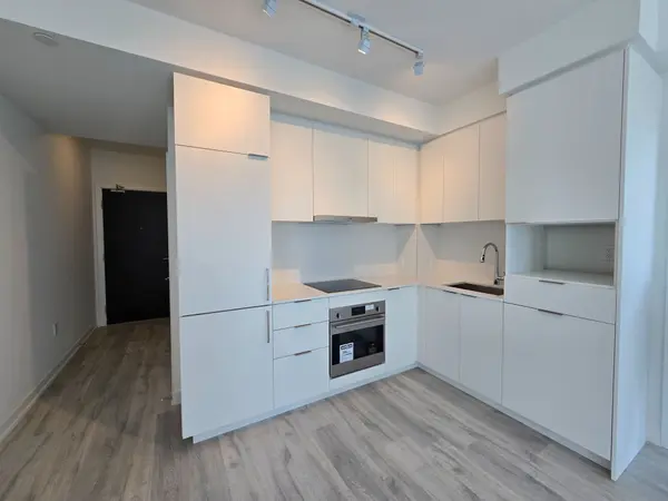 7 Golden Lion HTS ##N2407, Toronto C14, ON M2M 0C1