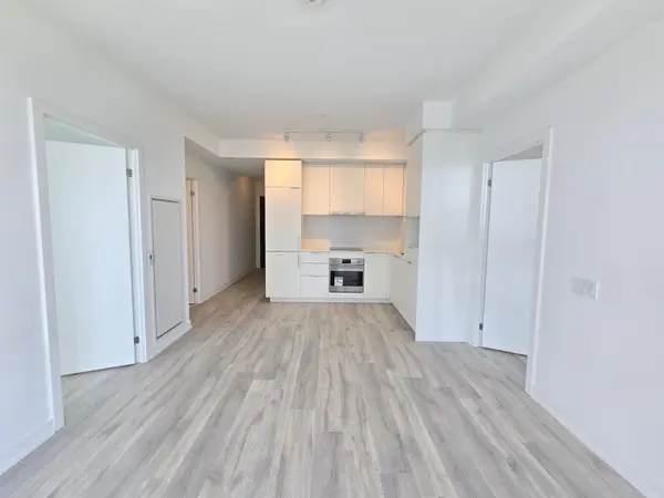 7 Golden Lion HTS ##N2407, Toronto C14, ON M2M 0C1