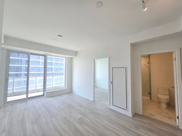 7 Golden Lion HTS ##N2407, Toronto C14, ON M2M 0C1