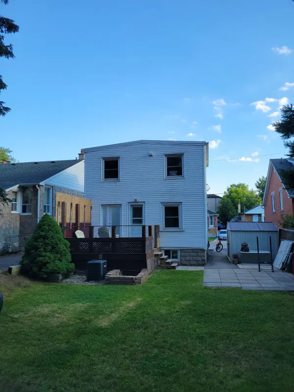 13 Pinegrove AVE #Upper, Toronto E06, ON M1N 2G3