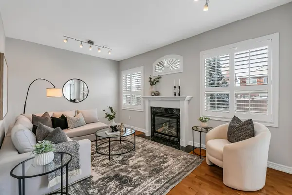 284 Bilbrough ST, Aurora, ON L4G 7X5