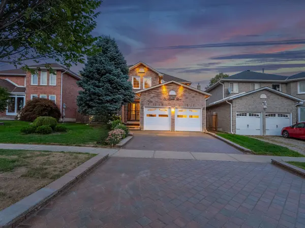 21 Larratt LN, Richmond Hill, ON L4C 9J1