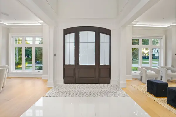 371 Willis DR, Oakville, ON L6L 4T9