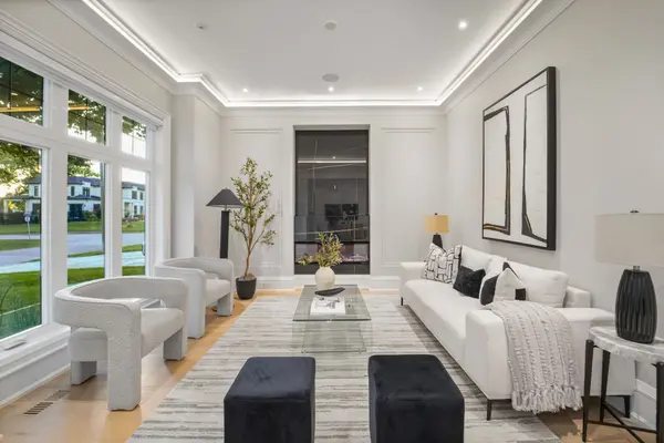 371 Willis DR, Oakville, ON L6L 4T9