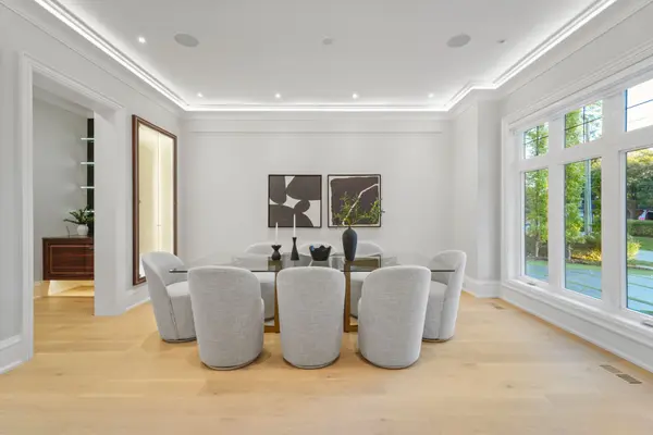 371 Willis DR, Oakville, ON L6L 4T9