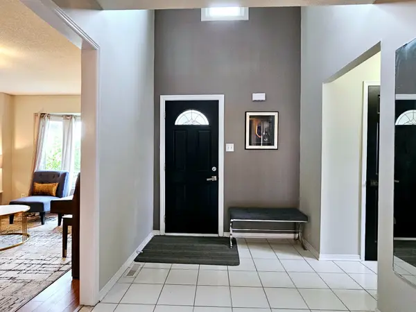 185 Blackfoot TRL S, Mississauga, ON L5R 2G5