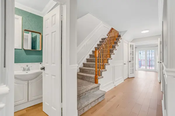 1205 Shagbark CRES, Mississauga, ON L5C 3N6