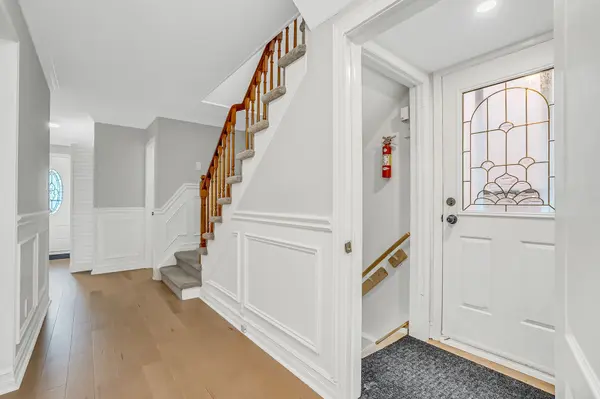 1205 Shagbark CRES #Lower, Mississauga, ON L5C 3N6