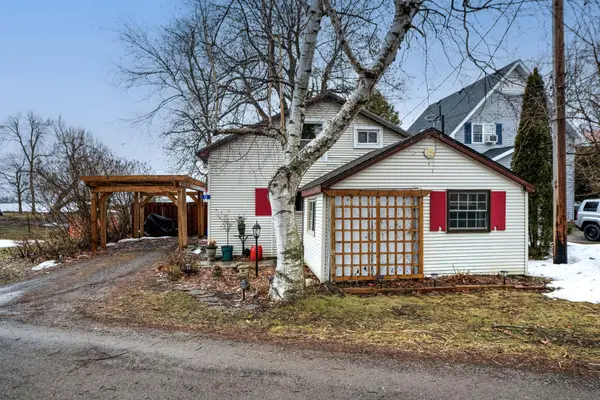 15 Sturtivans LN, Front Of Leeds & Seeleys Bay, ON K7G 2V4