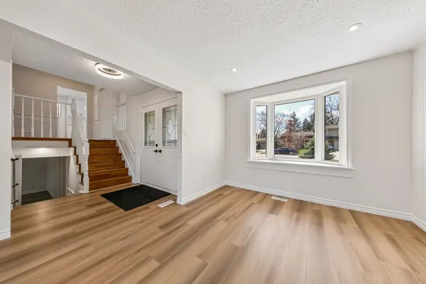 32 Lynwood DR, Hamilton, ON L8E 3E9