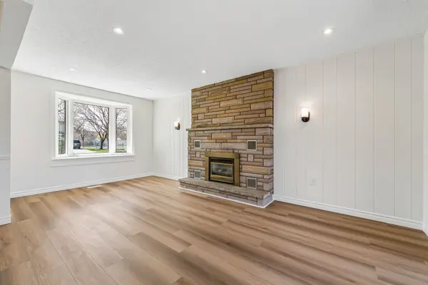 32 Lynwood DR, Hamilton, ON L8E 3E9