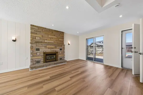 32 Lynwood DR, Hamilton, ON L8E 3E9