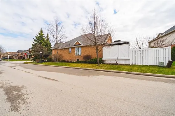 137 PINEHILL DR, Hamilton, ON L0R 1P0