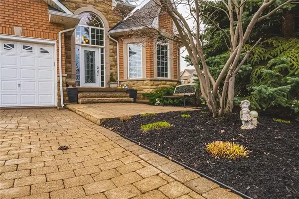 137 PINEHILL DR, Hamilton, ON L0R 1P0