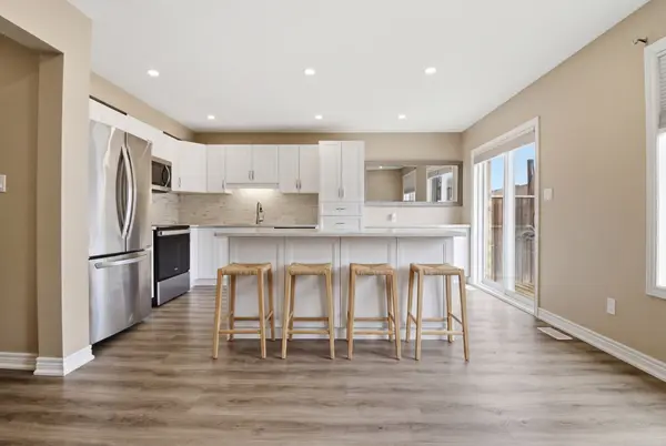 323 Silverwood AVE, Welland, ON L3C 0C5