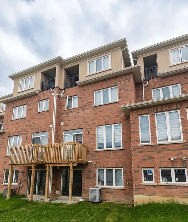 1085 Garner RD E, Hamilton, ON L9G 0G9