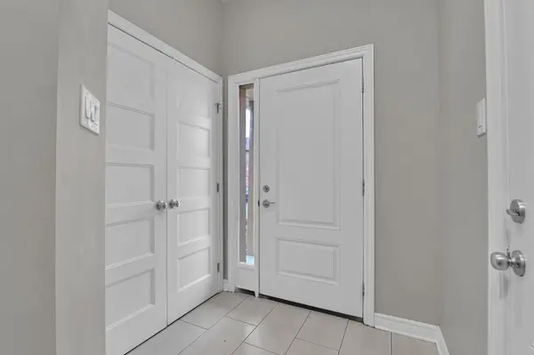 322 Fergus CRES, Barrhaven, ON K2J 5S4