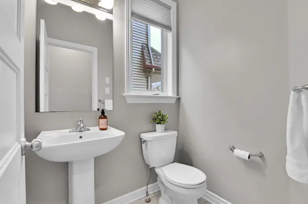 322 Fergus CRES, Barrhaven, ON K2J 5S4