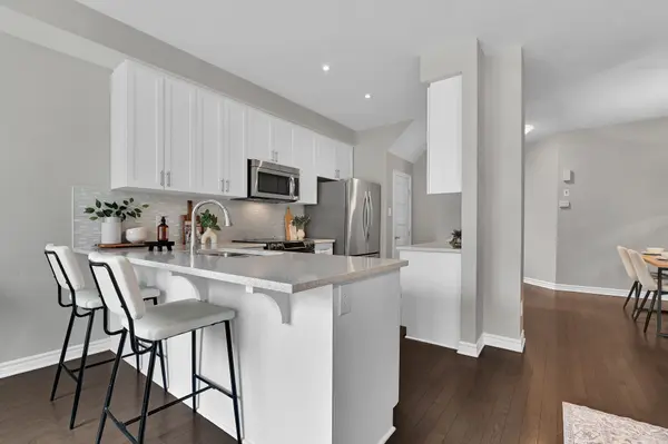 322 Fergus CRES, Barrhaven, ON K2J 5S4