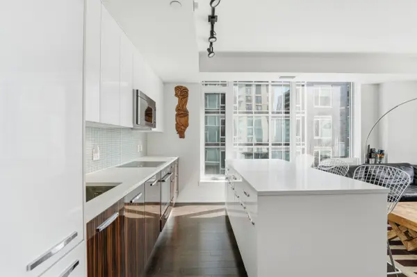 111 Champagne AVE S #401, Dows Lake - Civic Hospital And Area, ON K1S 5V3