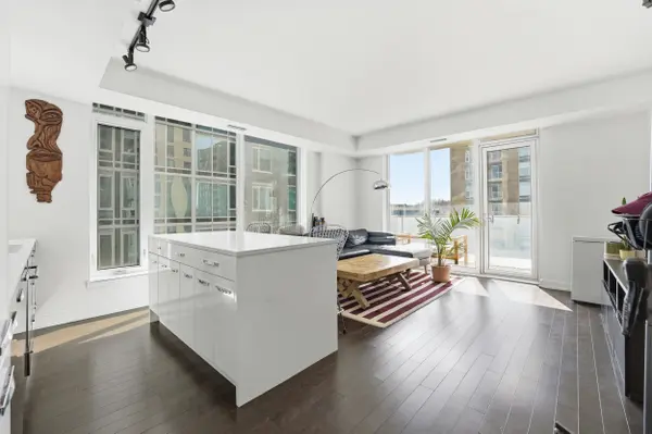 111 Champagne AVE S #401, Dows Lake - Civic Hospital And Area, ON K1S 5V3