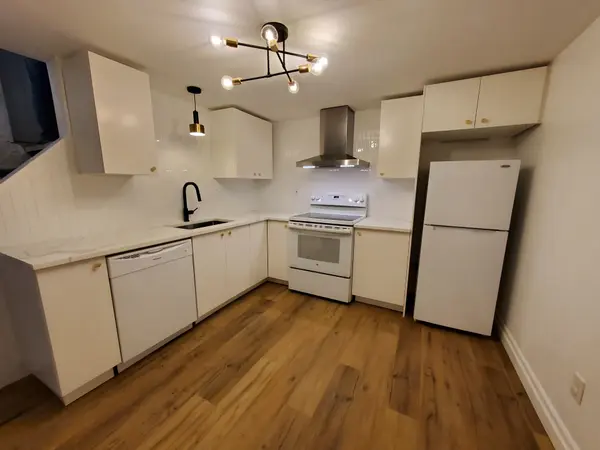 46 Head ST #Lower, Hamilton, ON L8R 1P9