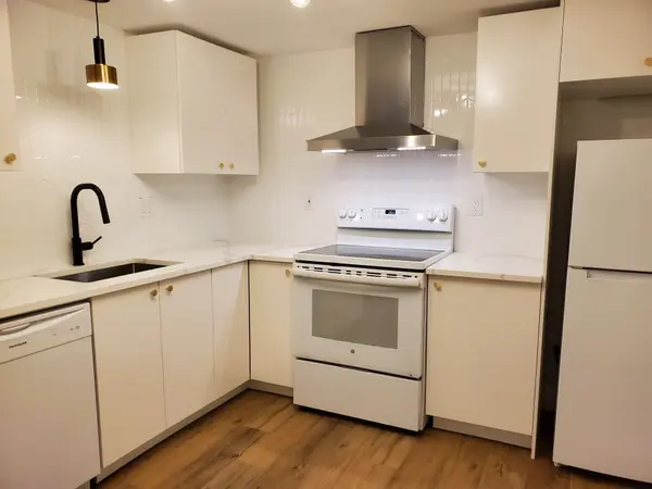 46 Head ST #Lower, Hamilton, ON L8R 1P9