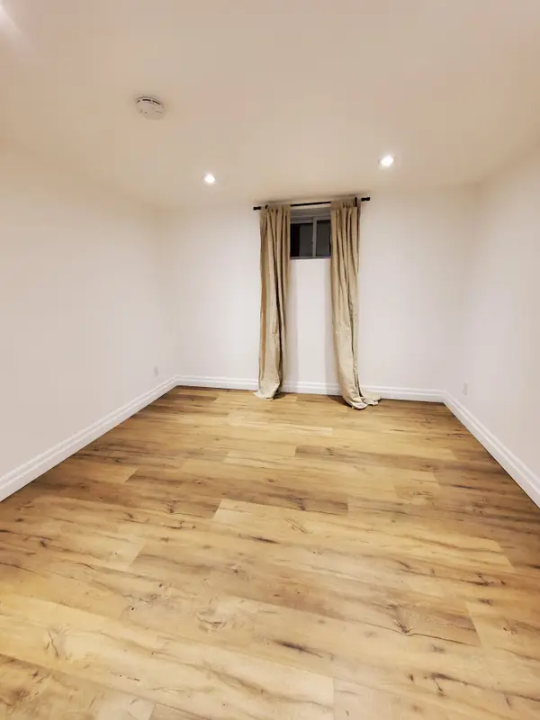 46 Head ST #Lower, Hamilton, ON L8R 1P9