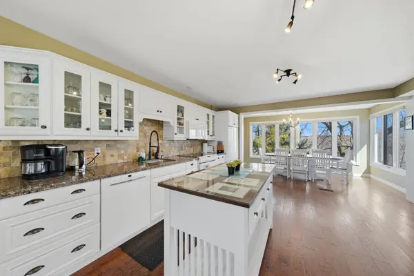 72 Martindale RD, St. Catharines, ON L2S 2Y3