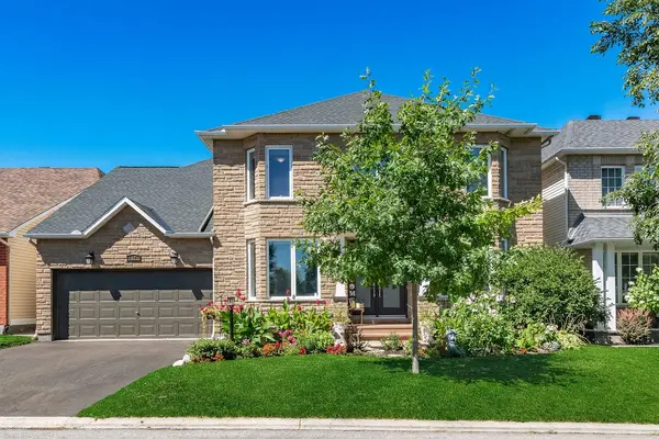 12 Greenpointe DR, Barrhaven, ON K2J 4T9