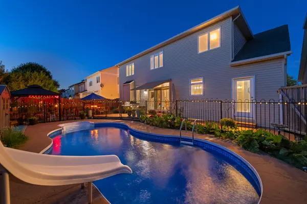 12 Greenpointe DR, Barrhaven, ON K2J 4T9