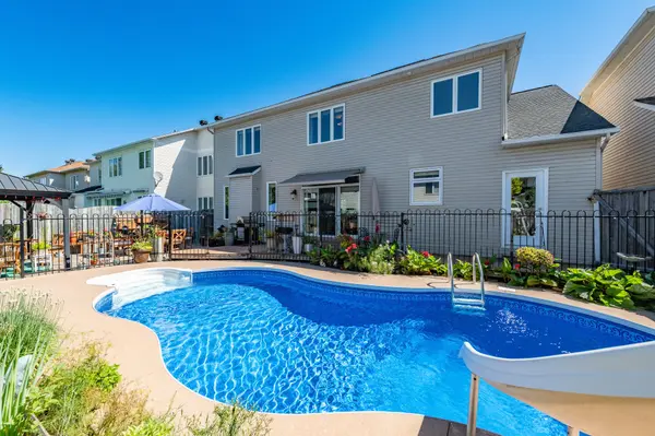 12 Greenpointe DR, Barrhaven, ON K2J 4T9