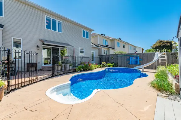 12 Greenpointe DR, Barrhaven, ON K2J 4T9