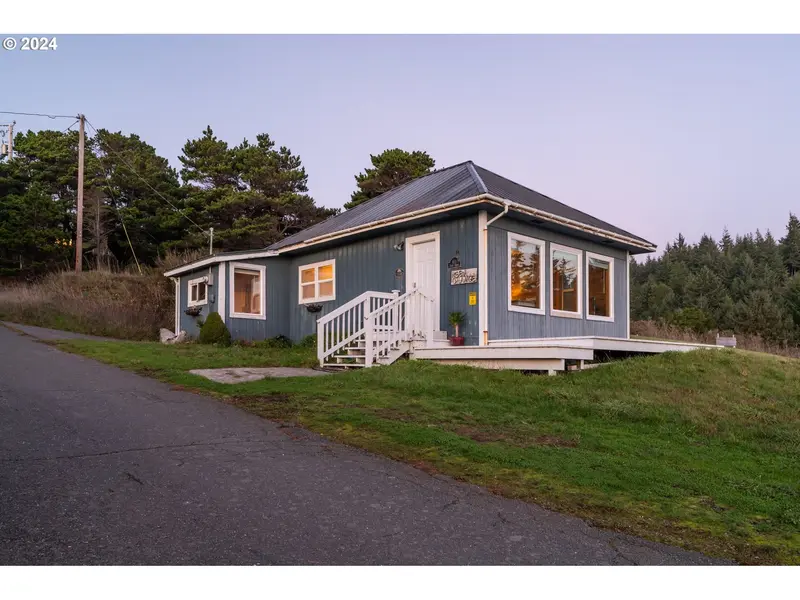 610 DEADY ST, Port Orford, OR 97465