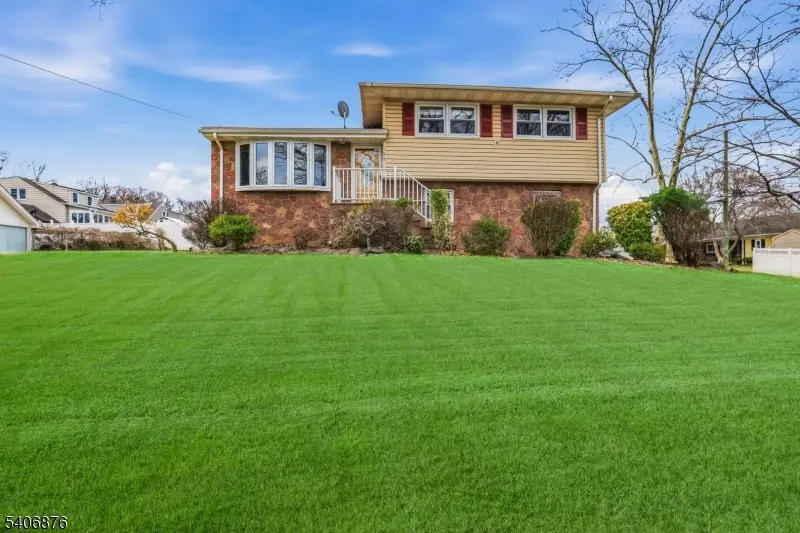 196 Russell Ave, Rahway City, NJ 07065