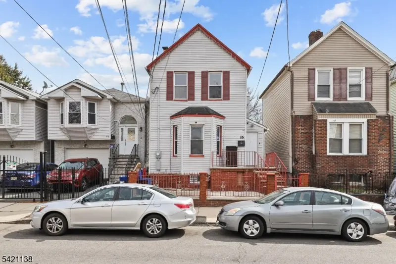 16 Hinsdale Pl, Newark City, NJ 07104