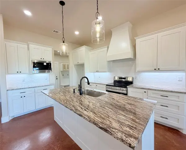 1017 Sabrina Court, Weatherford, TX 76085