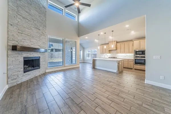 1049 Snowy Owl Drive, Alvarado, TX 76009