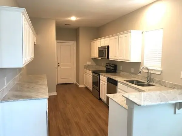 3542 Apple Valley Way, Dallas, TX 75227