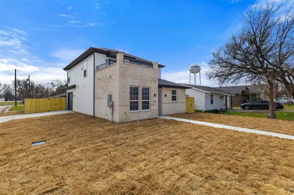 1408 E 1st North, Kaufman, TX 75142