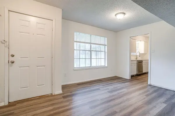 5201 Curzon Avenue #9, Fort Worth, TX 76107