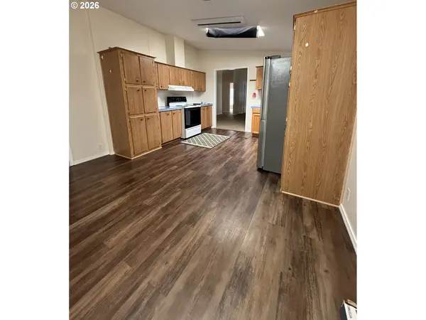 29720 Jeans RD #24, Veneta, OR 97487