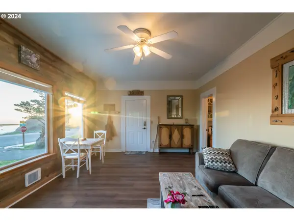 610 DEADY ST, Port Orford, OR 97465