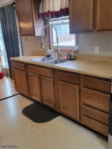 8 N Governor Haines St, Hamburg Boro, NJ 07419