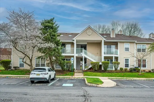 69 Amberly Ct, Franklin Twp., NJ 08823