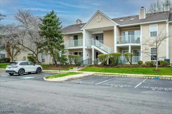 69 Amberly Ct, Franklin Twp., NJ 08823