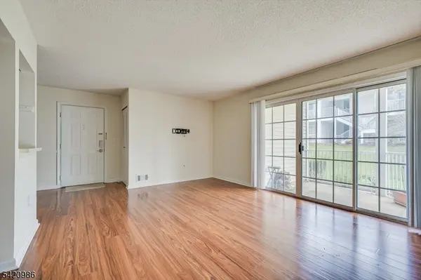 69 Amberly Ct, Franklin Twp., NJ 08823