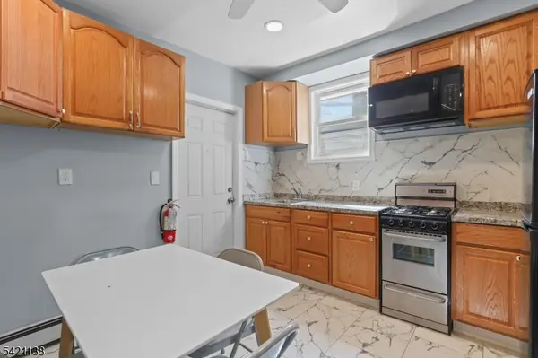 16 Hinsdale Pl, Newark City, NJ 07104