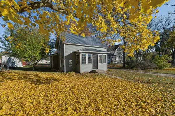 311 E Pine ST, Edmore Vlg, MI 48829