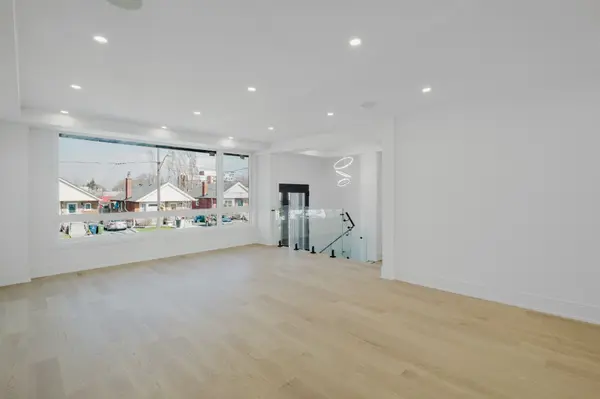 360 Woodmount AVE, Toronto E03, ON M4C 4A5